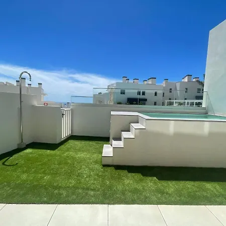 High End Large Ground Floor With Luxury Private Pool And Sea Views *